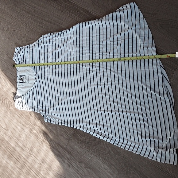 Luxe Essentials large sleeveless black white tank - Picture 8 of 8